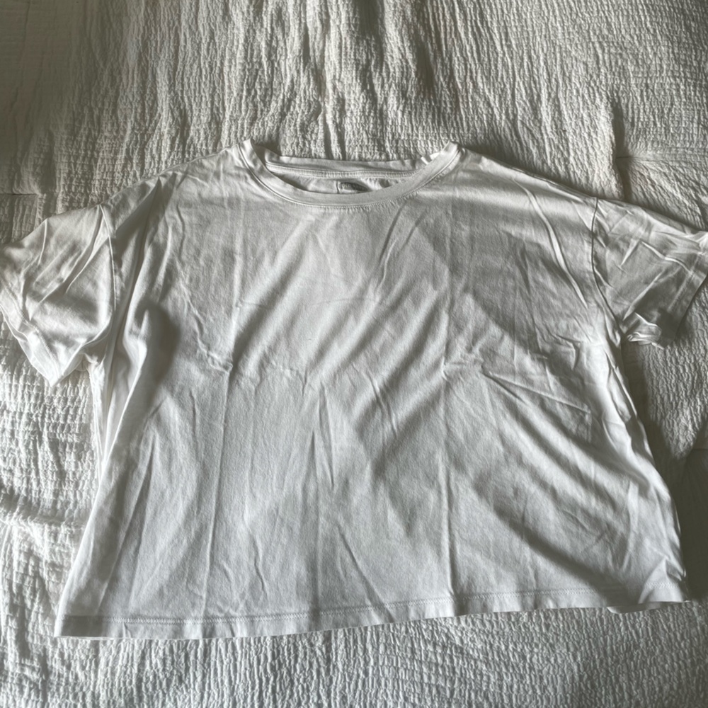 Cropped white tee